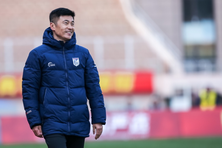 足球報(bào)：大連英博低調(diào)備戰(zhàn)，簽約贊助商為大連足球注入新活力