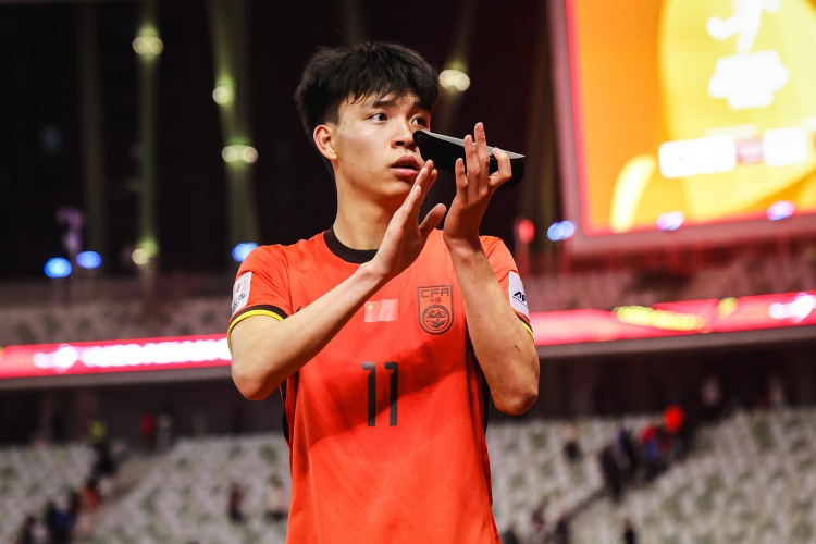 期待首秀！18歲王鈺棟入選中澳戰(zhàn)名單&穿11號，首進國足正賽名單